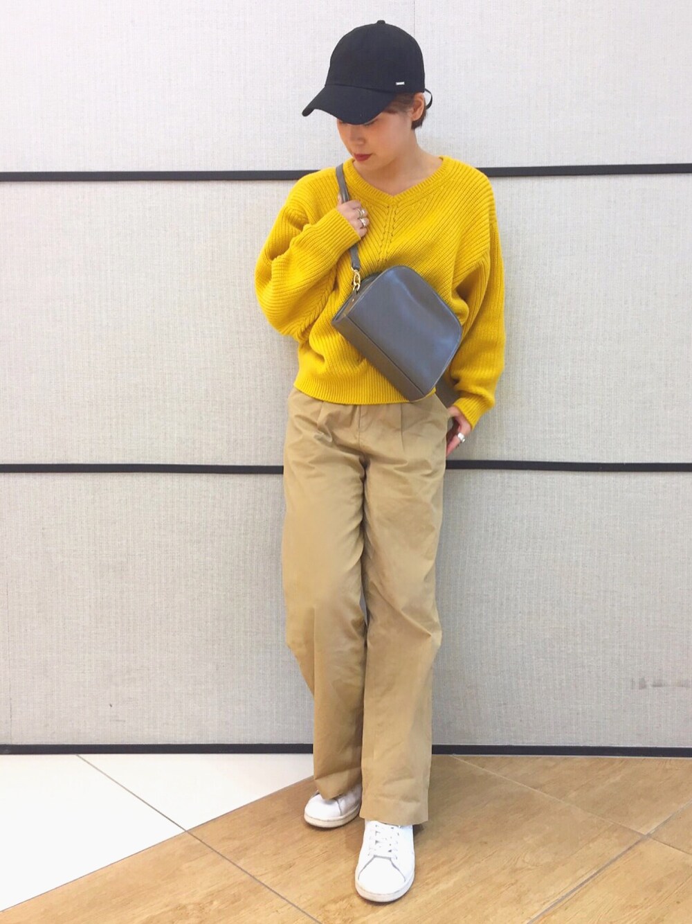 「カジュアルコーデ、オトナカジュアル、休日スタイル、ootd、イエロー、CIAOPANIC TYPY、チャオパニックティピー(CIAOPANIC TYPY)、スニーカー、ニット、ショルダーバッグ」｜「CIAOPANIC TYPYの2WAYドルマンスリーブニット（ニット/セーター、イエロー系）」を使った、mi.さん（レディース・158cm）の冬コーディネートの1枚目の写真
