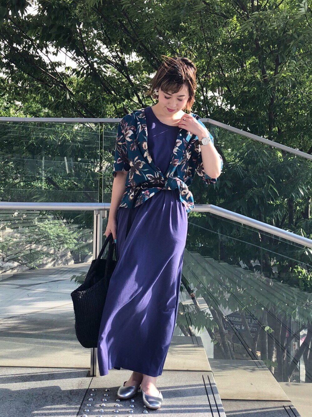 「夏コーデ、シャツスタイル、ワンピース、アロハシャツ、シルバー、CIAOPANIC TYPY、チャオパニックティピー(CIAOPANIC TYPY)、バブーシュ、カジュアルコーデ、ロングワンピース」｜「CIAOPANIC TYPYのバックリボンマキシワンピース（ワンピース、パープル系）」を使った、mi.さん（レディース・158cm）の夏コーディネートの1枚目の写真