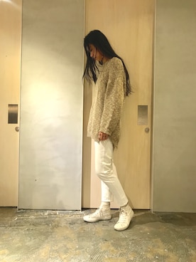 「アイテム（スニーカー）」を使った、ogushiさん（レディース・168cm）の冬コーディネート