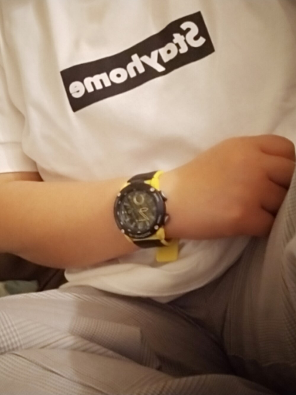 「ステイホーム」｜「G-SHOCKのアイテム（アナログ腕時計、イエロー系）」を使った、トモキftxさん（メンズ・163cm）の春コーディネートの1枚目の写真