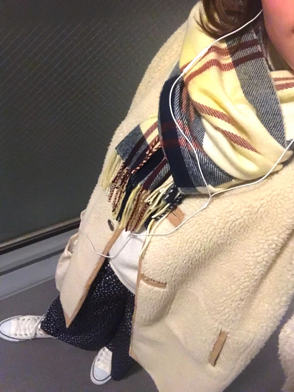 「オトナカジュアル、きれいめカジュアル、ドットパンツ、TODAYFUL、united arrows、BEAUTY&YOUTH UNITED ARROWS」｜「TODAYFULのコクーンボアコート（チェスターコート、ホワイト系）」を使った、yuko teraokaさん（レディース・160cm）の冬コーディネートの1枚目の写真