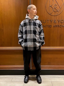 「RECOMMEND  ITEM STYLING」｜「アイテム（スラックス）」を使った、YOICHI MOROFUJIさん（メンズ・165cm）の秋コーディネート