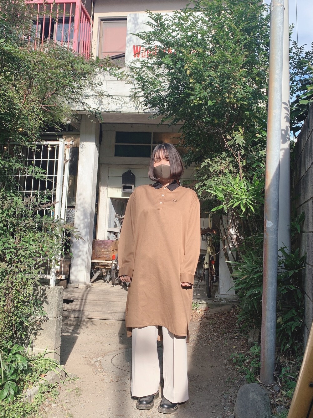 「Dr. Martensのアイテム（シューズ、ブラック系）」を使った、TERUさん（レディース・152cm）の春コーディネートの1枚目の写真