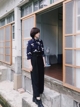 「H&M（エイチ・アンド・エム）のアイテム（シャツ/ブラウス、ブルー系）」を使った、劉劉&七子さんの冬コーディネート