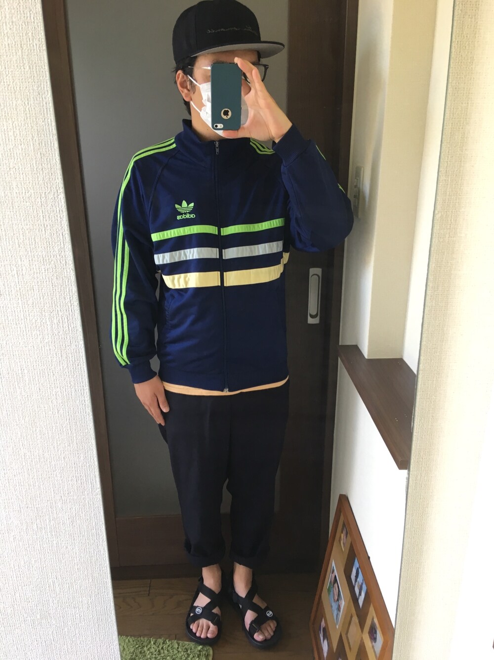 「adidasフェス2018夏、休日スタイル、シンプル、ロールアップ、キャップ」｜「adidasのアイテム（ジャージ、ブルー系）」を使った、masa.ncoさん（メンズ・168cm）の春コーディネートの1枚目の写真