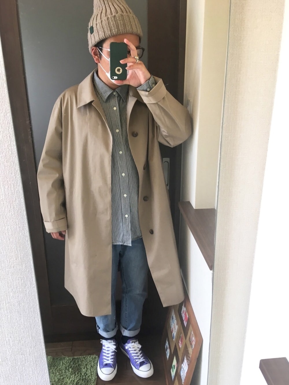 「春コーデ、スニーカーコーデ、GU、ユニクロ、めがね、デニムパンツ、zozoデニム、ステンカラーコート、春コート、コンバース」｜「GUのアイテム（ニットキャップ/ビーニー、ベージュ系）」を使った、masa.ncoさん（メンズ・168cm）の春コーディネートの1枚目の写真