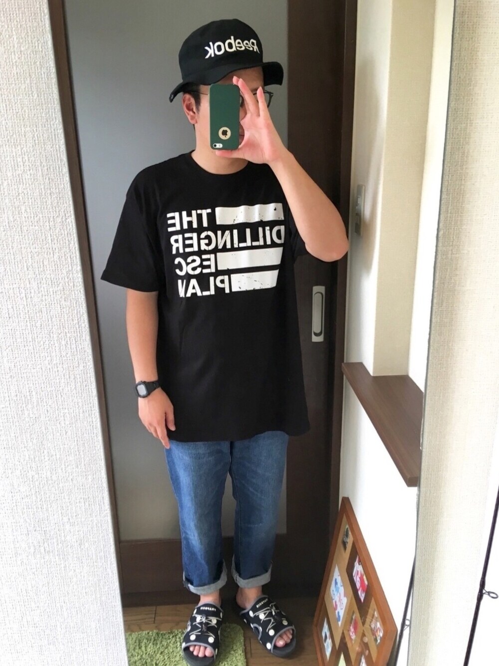 「シンプル、夏、ビッグT、ゆるコーデ、デニム、Tシャツ、バンドT、zozoデニム、バケットハット、夏コーデ」｜「Reebokの【Reebok /リーボック】ロゴ刺繍バケットハット（ハット、ブラック系）」を使った、masa.ncoさん（メンズ・168cm）の夏コーディネートの1枚目の写真