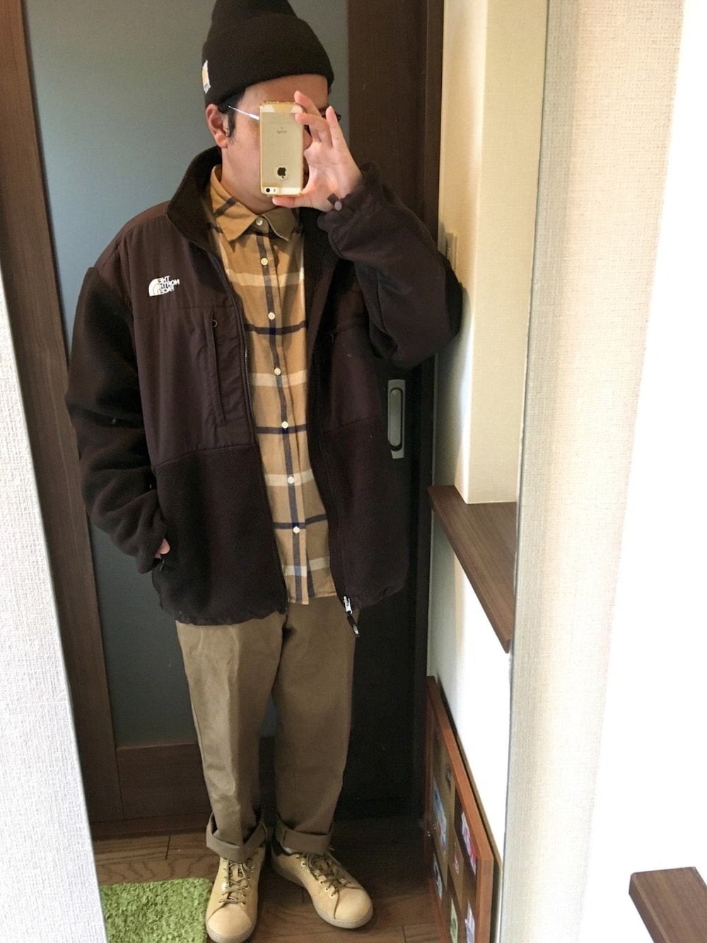 「年末WEAR感謝祭、冬コーデ、オトナカジュアル、冬アウター、ブラウン、古着MIX、ワイドパンツ、GU、スタンスミス、UNIQLO」｜「CarharttのCarhartt カーハート アクリル Watch ニット帽（ニットキャップ/ビーニー、ブラウン系）」を使った、masa.ncoさん（メンズ・168cm）の冬コーディネートの1枚目の写真