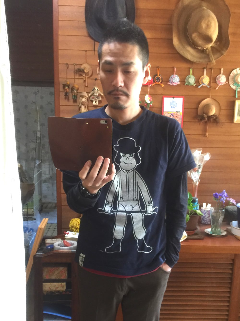 「Tシャツ、重ね着、Jetlink、時計じかけのオレンジ、Nudie jeans、ヌーディージーンズ、ロンT、REDKAP、モヒカン、ヒゲ」｜「JETLINKのアイテム（Tシャツ/カットソー、ブルー系）」を使った、 Beatnik BeaTの中の人さん（メンズ・175cm）の春コーディネートの1枚目の写真