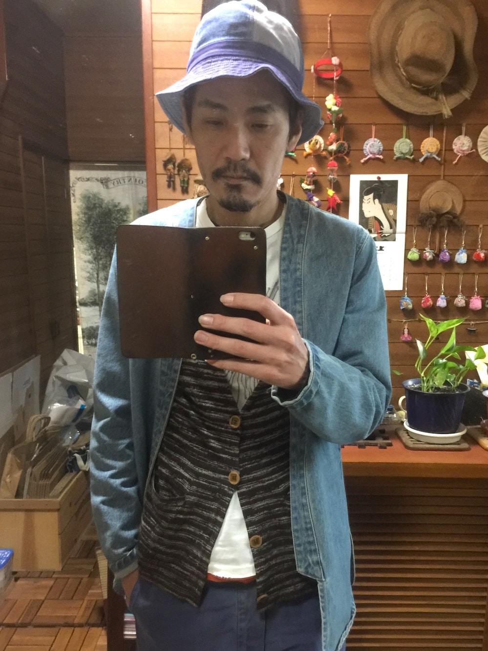 「デニム、ハット、帽子、ユニクロ、UNIQLO、Tシャツ、UT、H&M、チノパン、ヌーディージーンズ」｜「no brandのアイテム（ハット、ブルー系）」を使った、 Beatnik BeaTの中の人さん（メンズ・175cm）の秋コーディネートの1枚目の写真