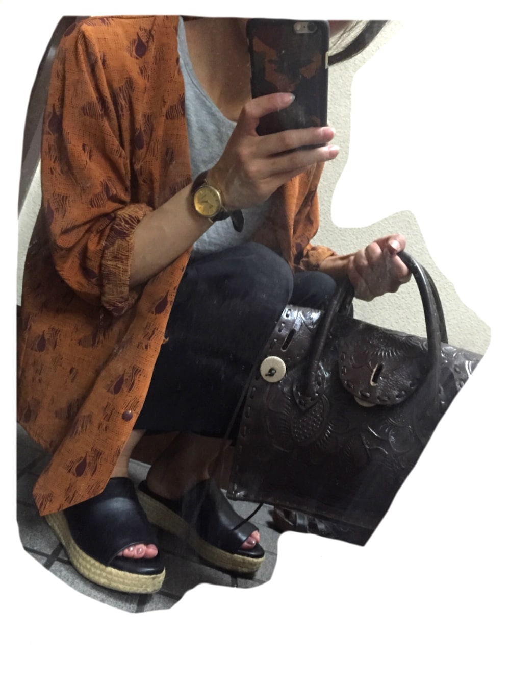 「柄シャツ、ワイドパンツ、キャメル」｜「古着のアイテム（シャツ/ブラウス、ブラウン系）」を使った、sssさん（レディース・155cm）の夏コーディネートの1枚目の写真