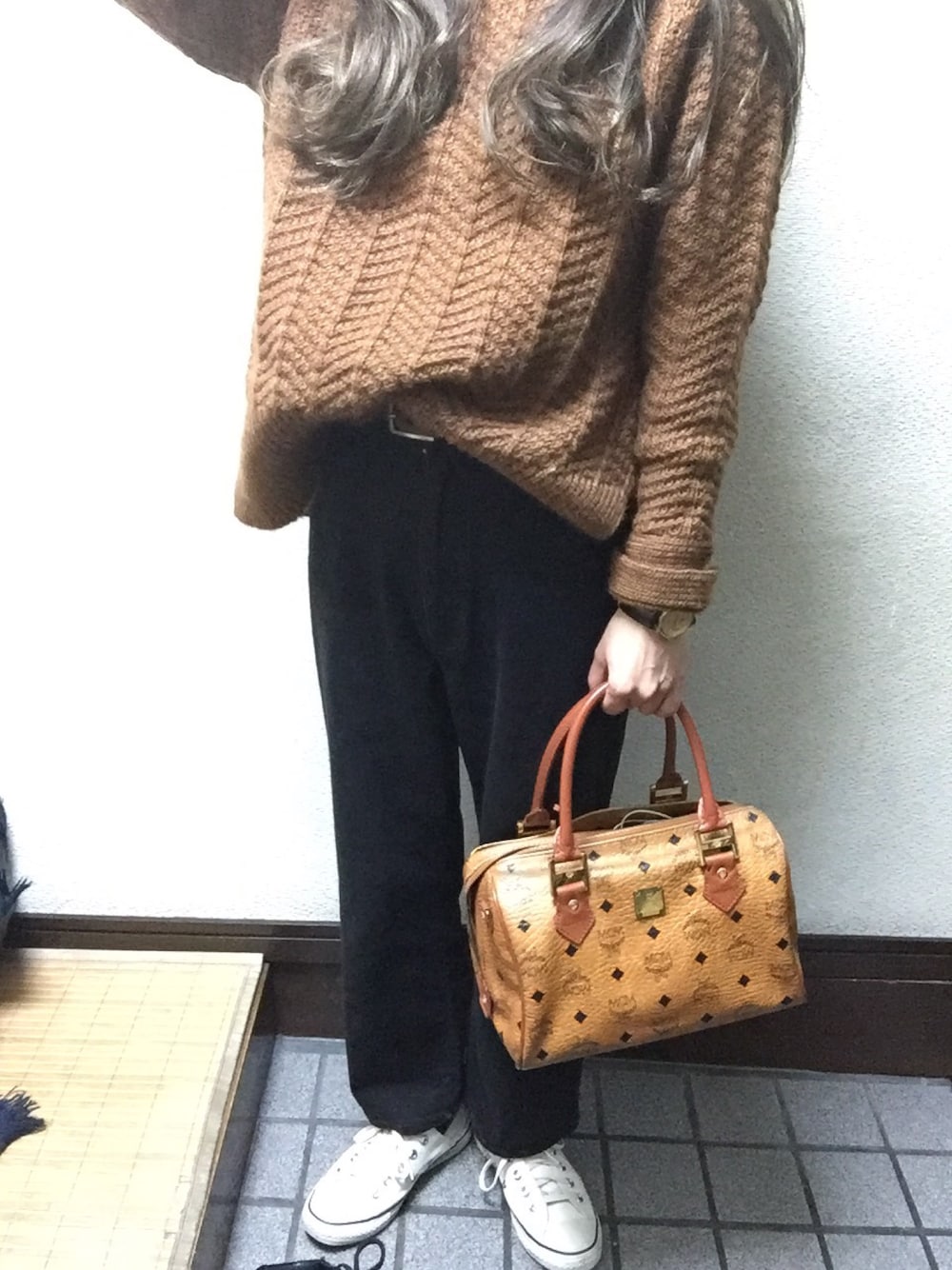 「キャメルニット、ワイドパンツ」｜「H&Mのアイテム（ニット/セーター、ブラウン系）」を使った、sssさん（レディース・155cm）の秋コーディネートの1枚目の写真