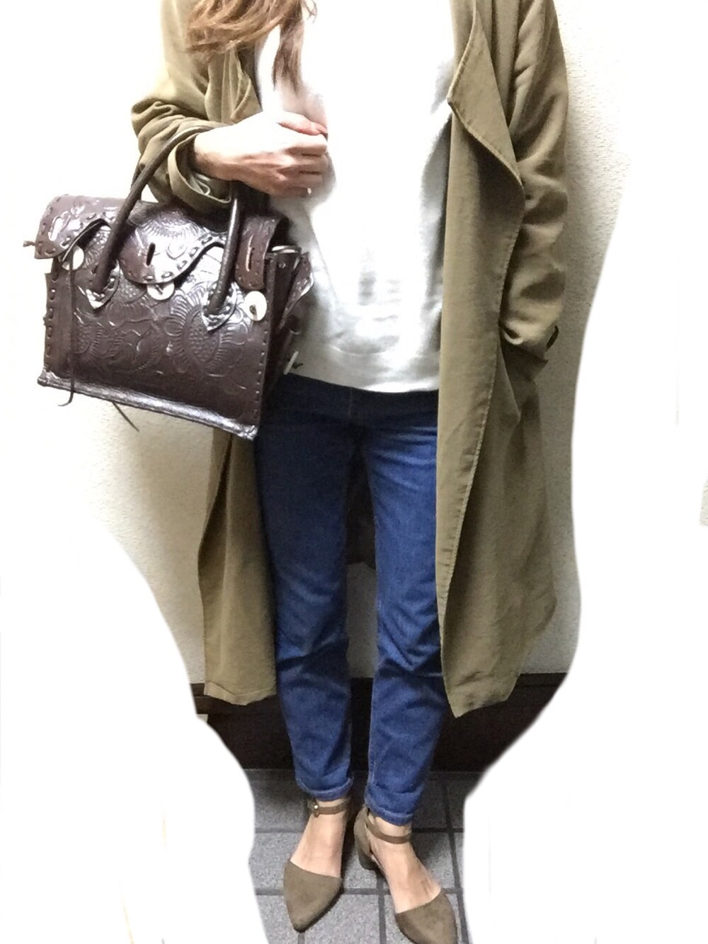 「古着、トレンチコート、パンプス」｜「AZUL by moussyのフェイクスウェードセパレートパンプス（パンプス、ベージュ系）」を使った、sssさん（レディース・155cm）の春コーディネートの1枚目の写真