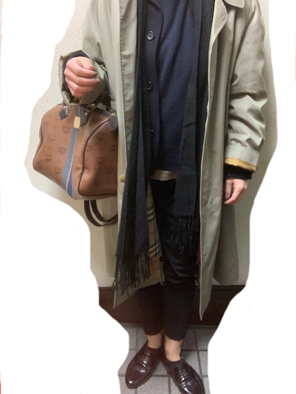 「重ね着、ステンカラーコート、burberry」｜「BURBERRYのアイテム（ステンカラーコート、ベージュ系）」を使った、sssさん（レディース・155cm）の春コーディネートの1枚目の写真
