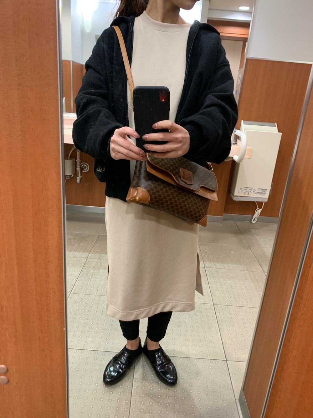 「春コーデ、ワンピース」｜「Honeysのロングワンピース（ワンピース、ベージュ系）」を使った、sssさん（レディース・155cm）の春コーディネートの1枚目の写真