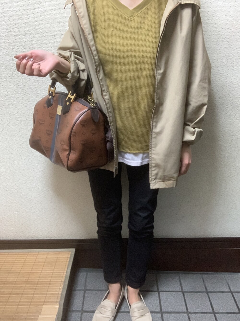 「春コーデ、ジャケット」｜「UNIQLOのアイテム（Tシャツ/カットソー、イエロー系）」を使った、sssさん（レディース・155cm）の春コーディネートの1枚目の写真