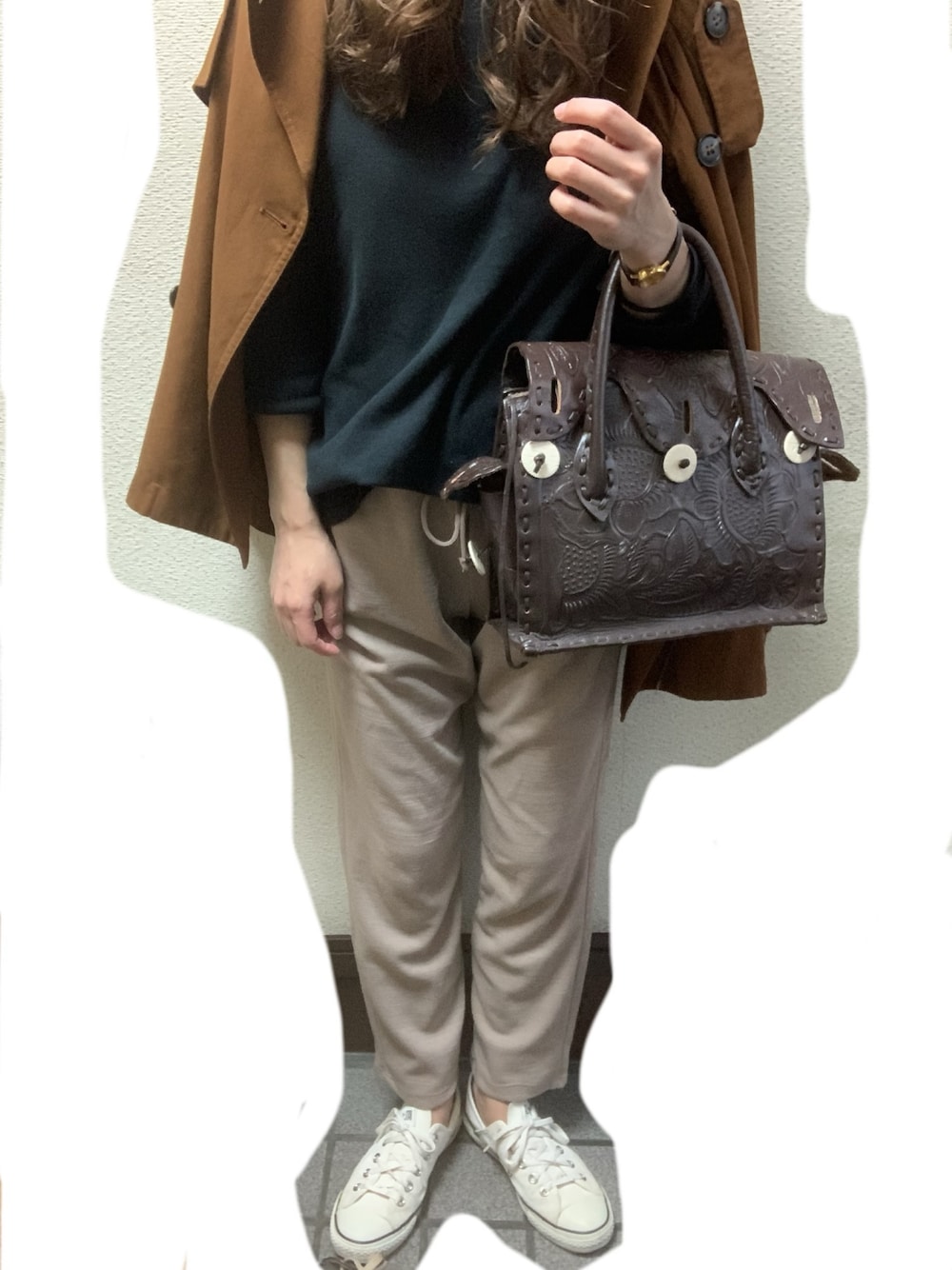 「ゆるコーデ、コンバース」｜「ZARAのアイテム（その他パンツ、ベージュ系）」を使った、sssさん（レディース・155cm）の春コーディネートの1枚目の写真