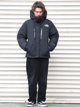 「オールブラック」｜「アイテム（ステッカー/テープ）」を使った、Hayatoさん（メンズ・173cm）の冬コーディネート