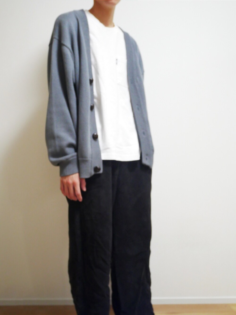 「BEAMSのアイテム（その他パンツ、ブラック系）」を使った、めたもさん（メンズ・169cm）の春コーディネートの1枚目の写真