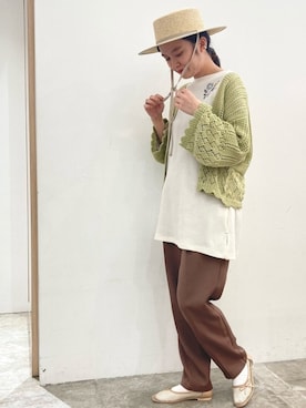 「POU DOU DOU（プードゥドゥ）のセンタープレスイージーカラーパンツ（その他パンツ、ブラウン系）」を使った、kato さん（レディース・157cm）の春コーディネート