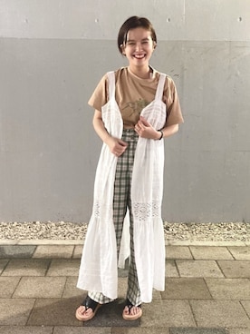 「POU DOU DOU（プードゥドゥ）のdrawingモチーフプリントTee（Tシャツ/カットソー、ベージュ系）」を使った、kato さん（レディース・157cm）の春コーディネート