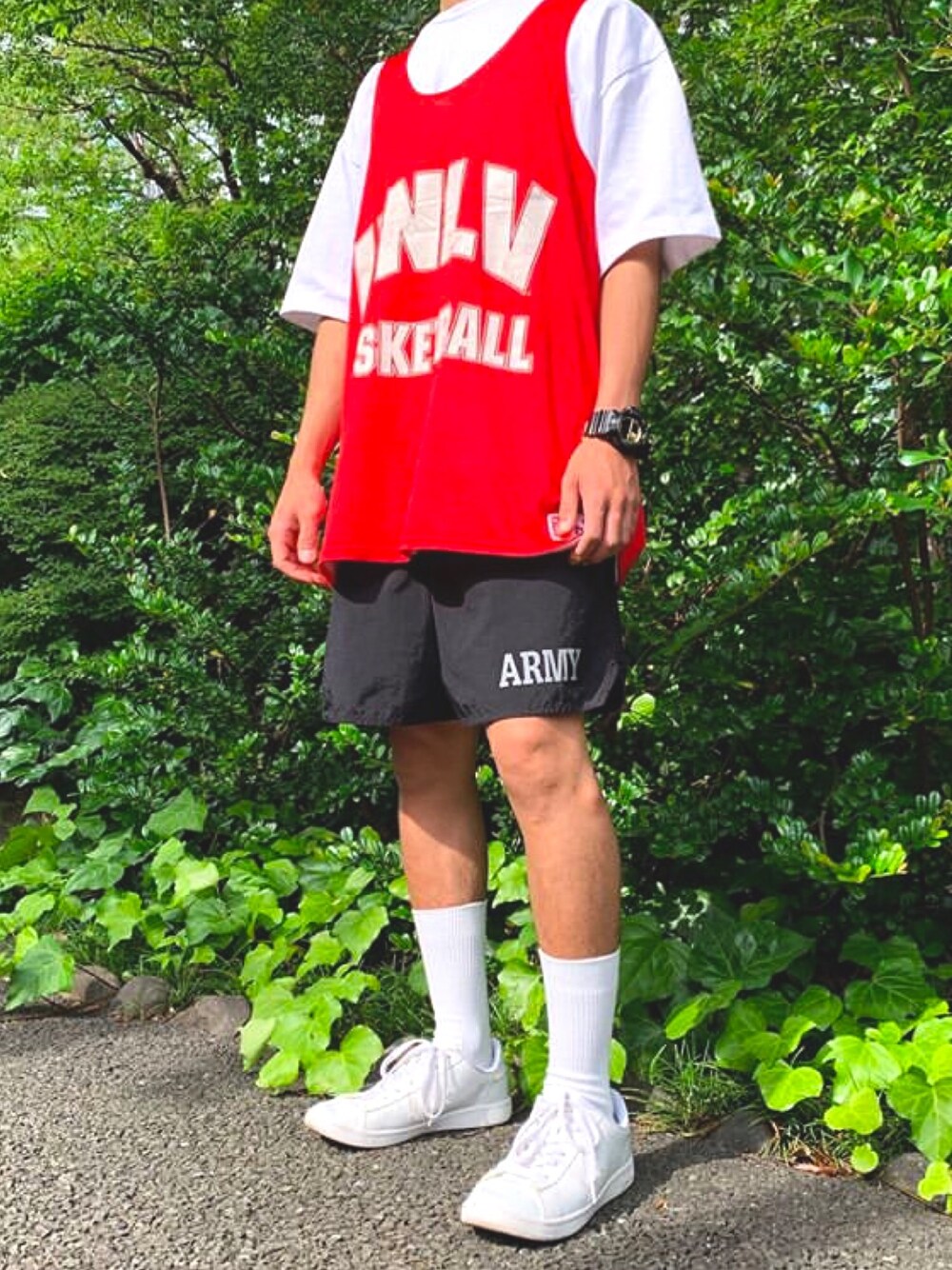 「タンクトップ、コンバース、army、ショートパンツ」｜「CONVERSEのアイテム（スニーカー、ホワイト系）」を使った、HIRAKUさん（メンズ・170cm）の夏コーディネートの1枚目の写真