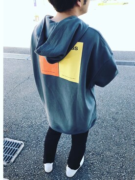 「RAF SIMONS（ラフシモンズ）のアイテム（パーカー、ブルー系）」を使った、Yuka Nagataさん（レディース）の秋コーディネート