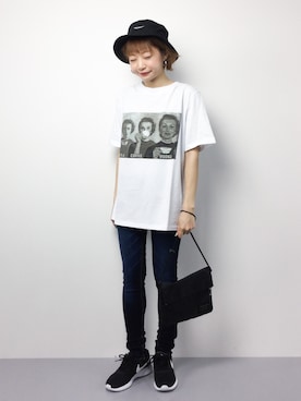 「select MOCA（セレクトモカ）のコットン100%シンプルシルエット半袖ヴィンテージモノクロシネマプリントTシャツ（Tシャツ/カットソー）」を使った、いぴさん（レディース・152cm）の春コーディネート