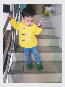 「アイテム（トレンチコート、イエロー系）」を使った、Baby_hxさん（キッズ・80cm）の春コーディネート