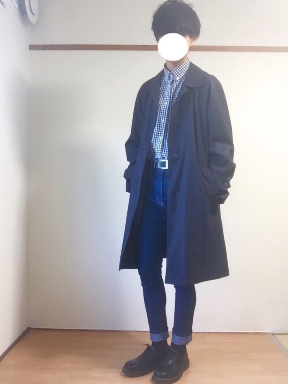 ブルー系のジャケット/アウター、ブルー系のシャツ/ブラウス、ブルー系のパンツを着用したメンズの秋コーディネートの1枚目の写真