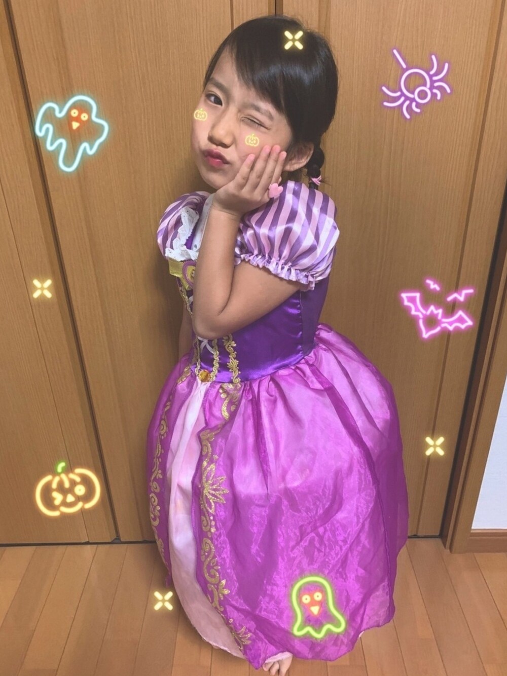 「wearhalloween2019、6歳女の子、サイズアウト寸前、ラプンツェル、大好き、ハロウィン、ハロウィンコーデ、ハロウィン 仮装」｜「楽天市場のアイテム（ワンピース/ドレス、パープル系）」を使った、⭐︎magi⭐︎さん（レディース・160cm）の秋コーディネートの1枚目の写真