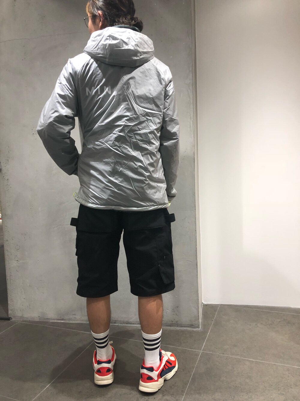 「シンプル、ゆるコーデ、大人カジュアル、おしゃれさんと繋がりたい、B2nd」｜「MINOTAURのアイテム（ブルゾン、シルバー系）」を使った、スタッフHさん（メンズ・175cm）の夏コーディネートの1枚目の写真
