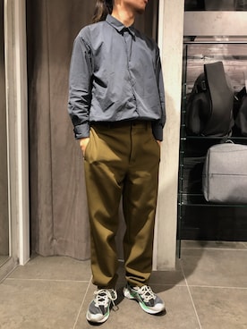 「アイテム（スラックス、ゴールド系）」を使った、スタッフHさん（メンズ・175cm）の秋コーディネート