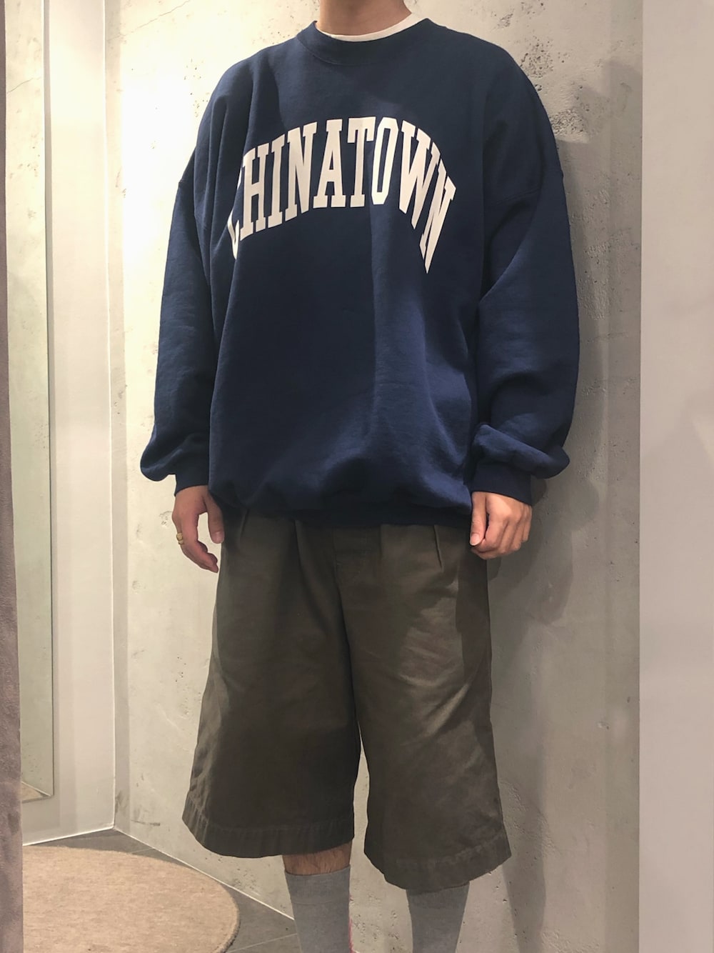 「春夏コーデ、カジュアルコーデ、B2nd」｜「CHINATOWN MARKETのCHINATOWN MARKET（チャイナタウンマーケット）CHINATOWNxグッドグリーフ（スウェット、ブルー系）」を使った、スタッフHさん（メンズ・175cm）の春コーディネートの1枚目の写真