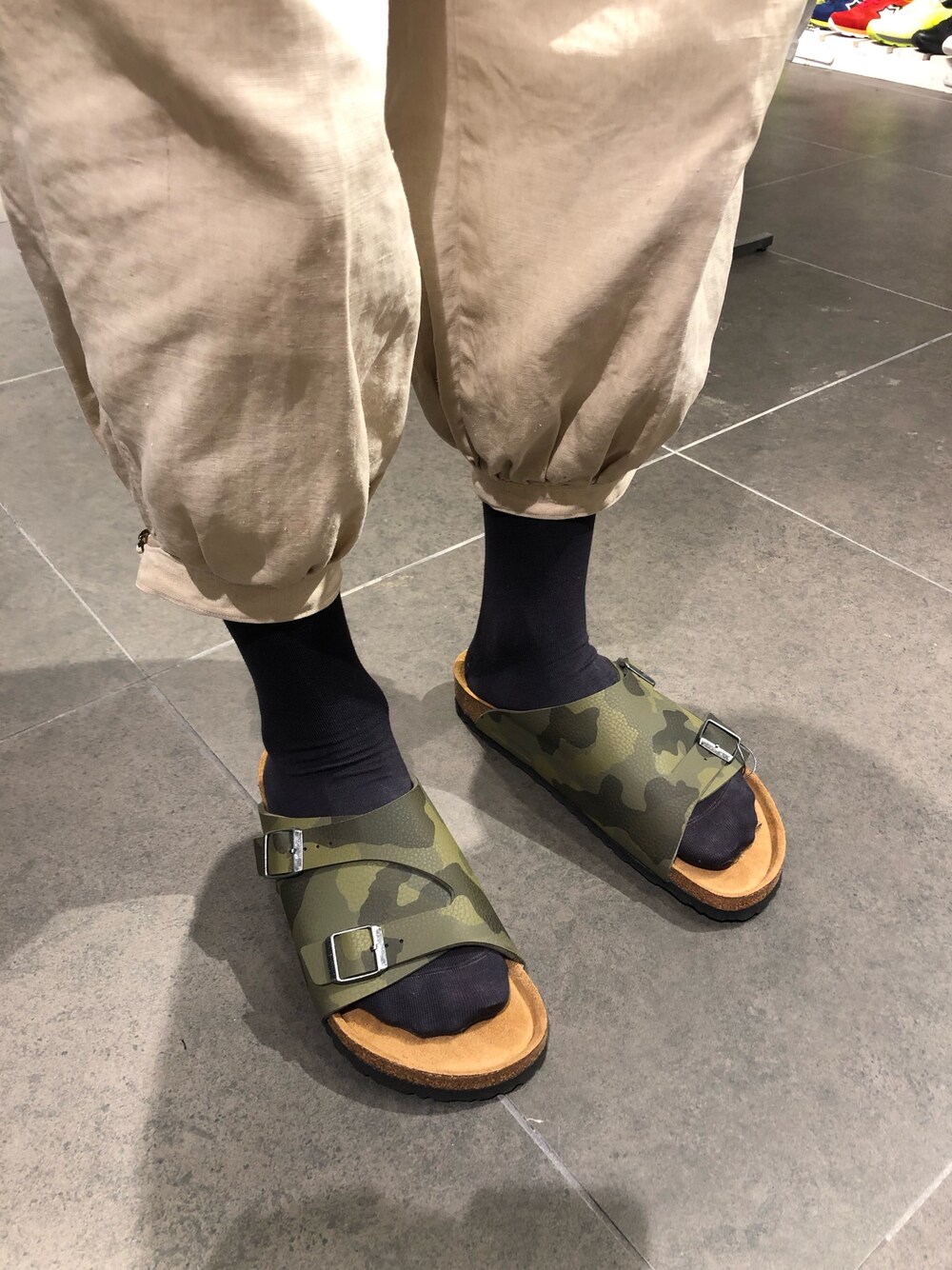 「夏コーデ」｜「BIRKENSTOCKの19SS新作■ZURICH/チューリッヒ ビルコフロー デザートソイル カモ （MEN)（サンダル、グリーン系）」を使った、スタッフHさん（メンズ・175cm）の夏コーディネートの1枚目の写真