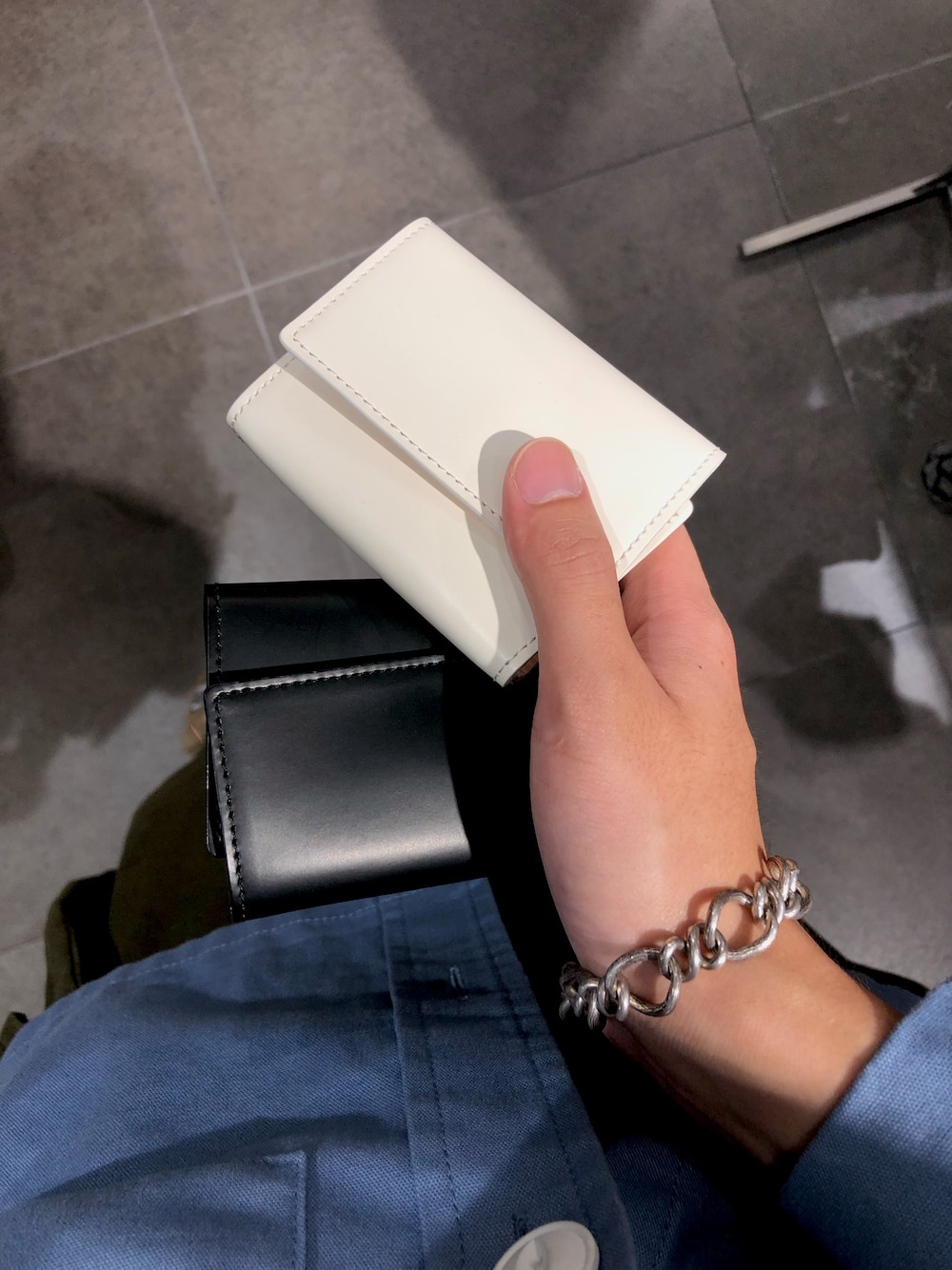 「ラブアンドピース2019、クラシックメガネコーデ、シンプルコーデ、B2nd」｜「PIENIのPIENI（ピエニ）TRI-FOLD WALLET/ウォレット/439519306-70（財布、ホワイト系）」を使った、スタッフHさん（メンズ・175cm）の秋コーディネートの1枚目の写真