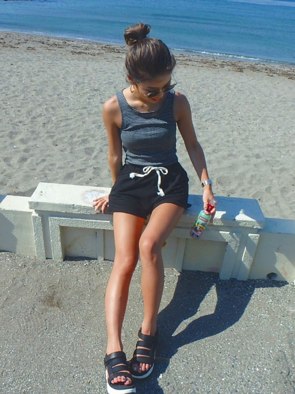 「カジュアル、fashion、casual、teva、モノトーン、海、テバ」｜「FluggeのSweat short PT（その他パンツ、ブラック系）」を使った、yuikoさん（レディース・158cm）の夏コーディネートの1枚目の写真