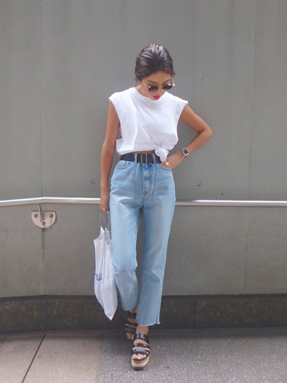 「シンプルコーデ、ラクチンコーデ、プチプラコーデ、ホワイト、outfit、デニム、白Tシャツ」｜「FluggeのHW authentic denim（デニムパンツ、ブルー系）」を使った、yuikoさん（レディース・158cm）の夏コーディネートの1枚目の写真