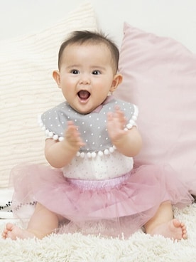 「アイテム（スタイ/よだれかけ、グレー系）」を使った、kladskap　クレードスコープさん（キッズ・62cm）の春コーディネート