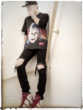 「Supreme （シュプリーム）のアイテム（Tシャツ/カットソー、ブラック系）」を使った、pierceさん（メンズ・175cm）の春コーディネート