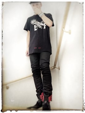 「off white（オフホワイト）のアイテム（Tシャツ/カットソー、ブラック系）」を使った、pierceさん（メンズ・175cm）の夏コーディネート