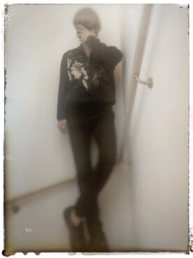 「後ろのアイテム（その他、ブラック系）」を使った、pierceさん（メンズ・175cm）の春コーディネート