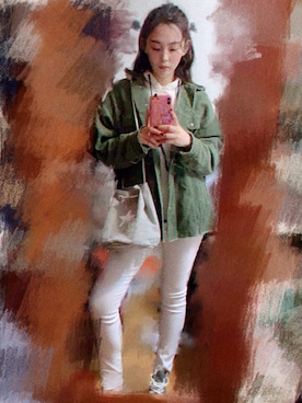 「アイテム（ドラムバッグ、シルバー系）」を使った、Constance张梓熙さん（レディース・168cm）の冬コーディネート