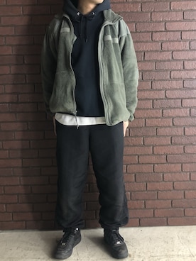 「ストリートカジュアル」｜「アイテム（ミリタリージャケット）」を使った、べっちさん（メンズ・170cm）の冬コーディネート