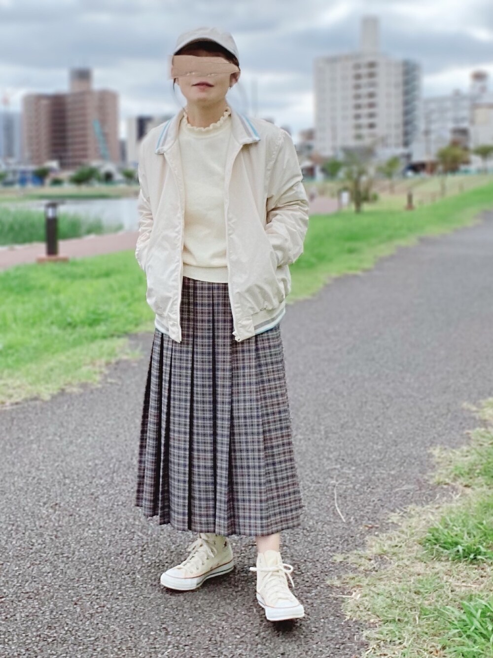 【大人のホワイトコーデ♡】CHANEL ブルゾン UNIQLOのブルゾン(ホワイト系)を使った「ブルゾン」の