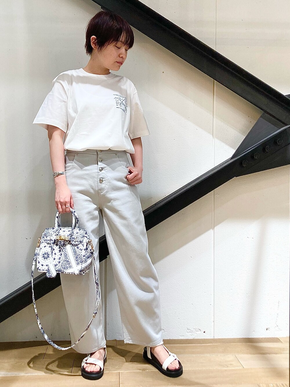 MONCLERのサンダルを使ったレディース人気ファッション
