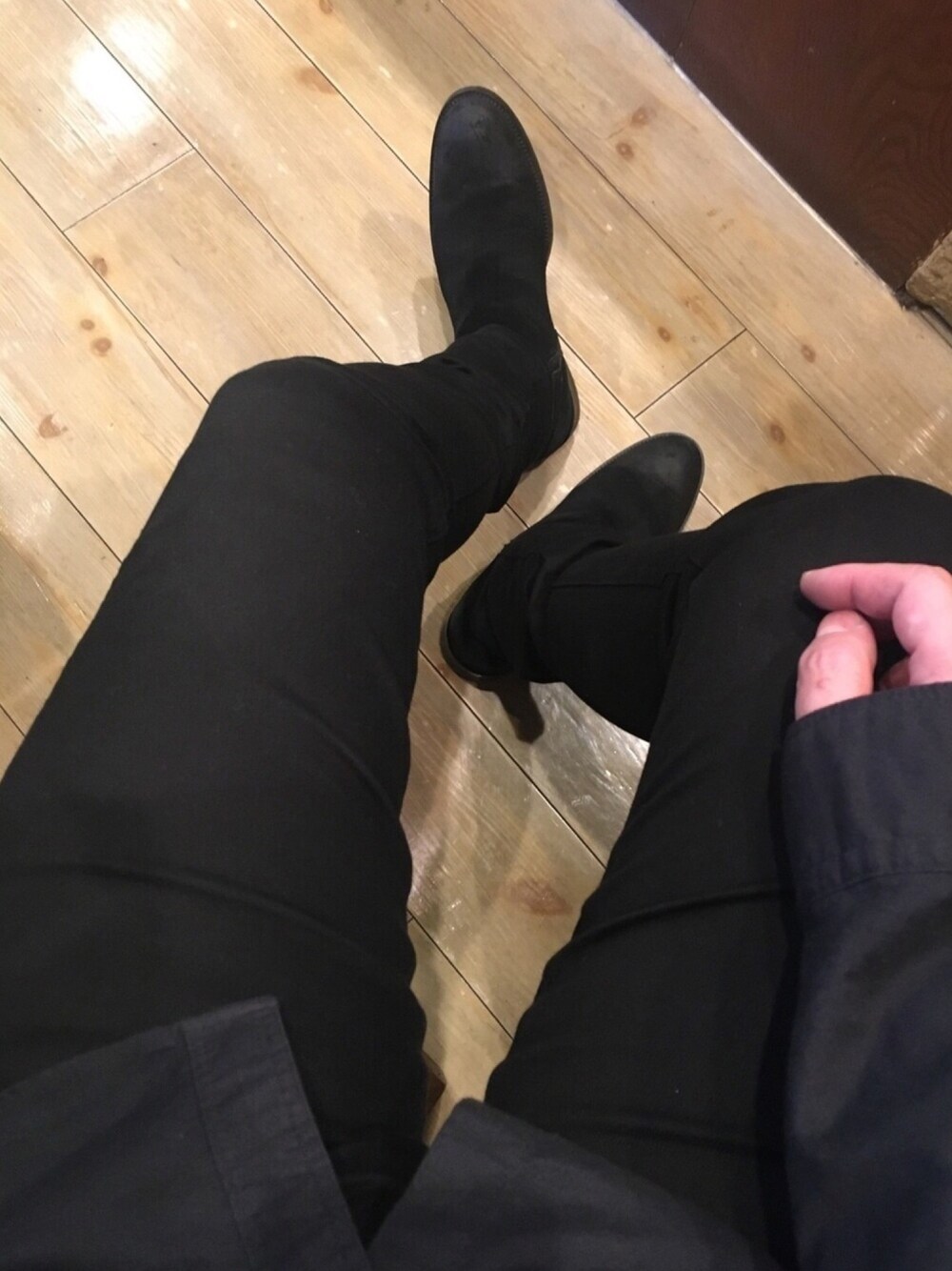 「大人カジュアル、シンプル、ブラックコーデ、ootd、スキニーデニム、メンズ、ブーツ、BUTTERO、CELINE、ALLSAINTS　」｜「BUTTEROのBUTTERO(ブッテロ) B825 スエードサイドZIPブーツ（ブーツ、ブラック系）」を使った、reborns2さん（メンズ・178cm）の冬コーディネートの1枚目の写真