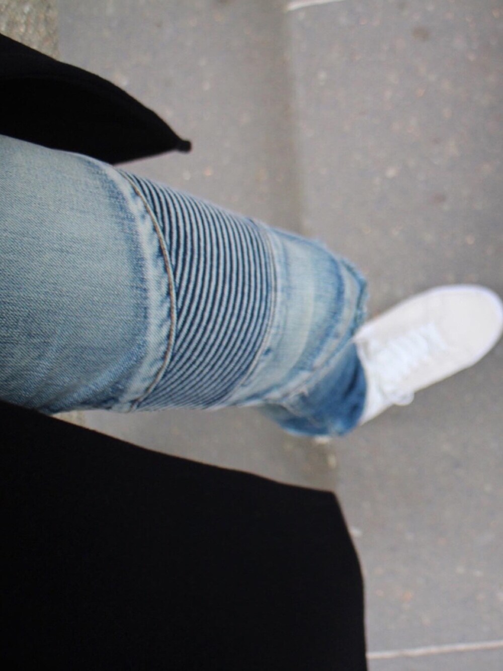 「大人カジュアル、シンプル、秋冬コーデ、ootd、スニーカー、スキニーデニム、BALMAIN、nike sb 、UNIQLO」｜「BALMAINのBalmain - バイカージーンズ - men - コットン/ポリウレタン - 36（デニムパンツ、ブルー系）」を使った、reborns2さん（メンズ・178cm）の冬コーディネートの1枚目の写真