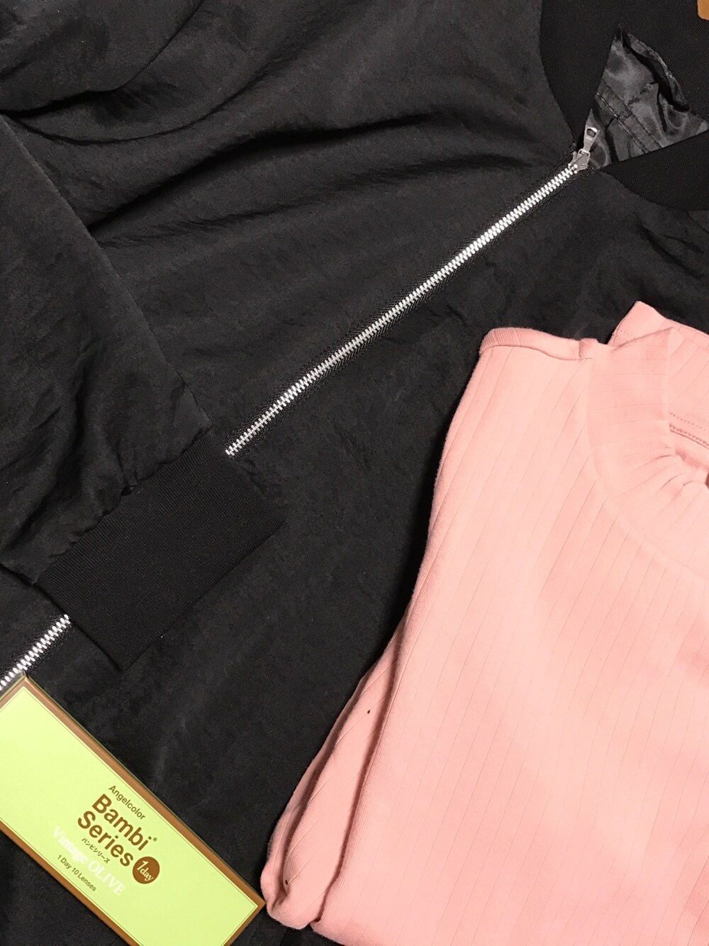 「春、黒、ピンク、カラコン、オトナカジュアル、ママコーデ、UNIQLO」｜「UNIQLOのアイテム（ジャケット/アウター、ブラック系）」を使った、たんたん☺︎さん（レディース・157cm）の冬コーディネートの1枚目の写真
