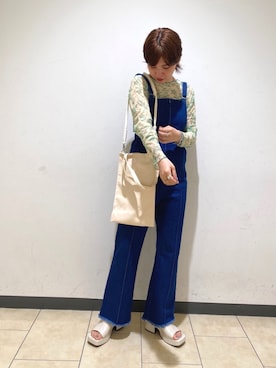 「花柄トップス」｜「アイテム（オールインワン・サロペット）」を使った、Sekido  Nahoさん（レディース・156cm）の春コーディネート